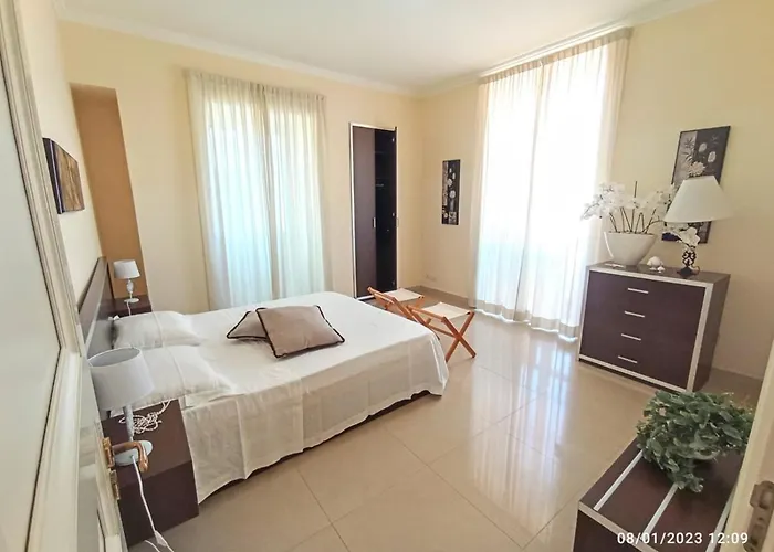 Palazzo Mongio And Daire